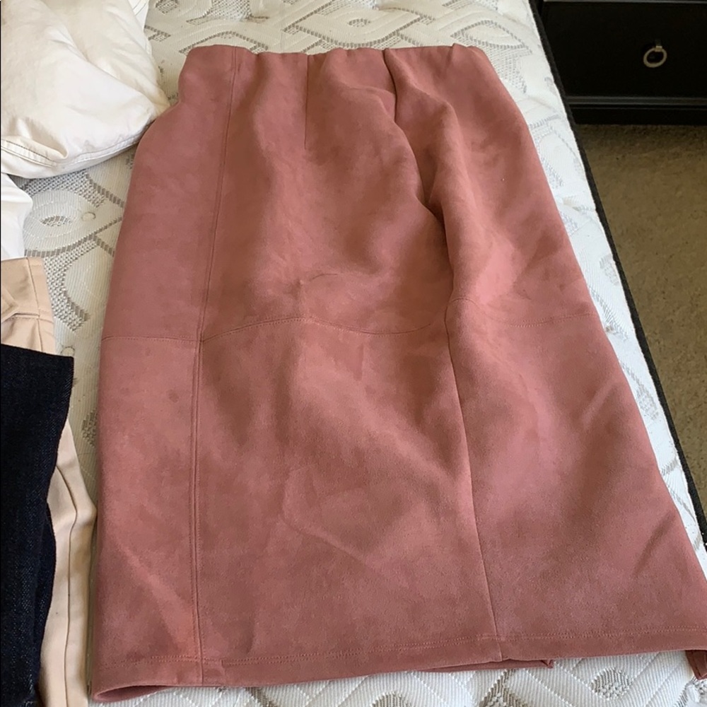 Blush skirt suede